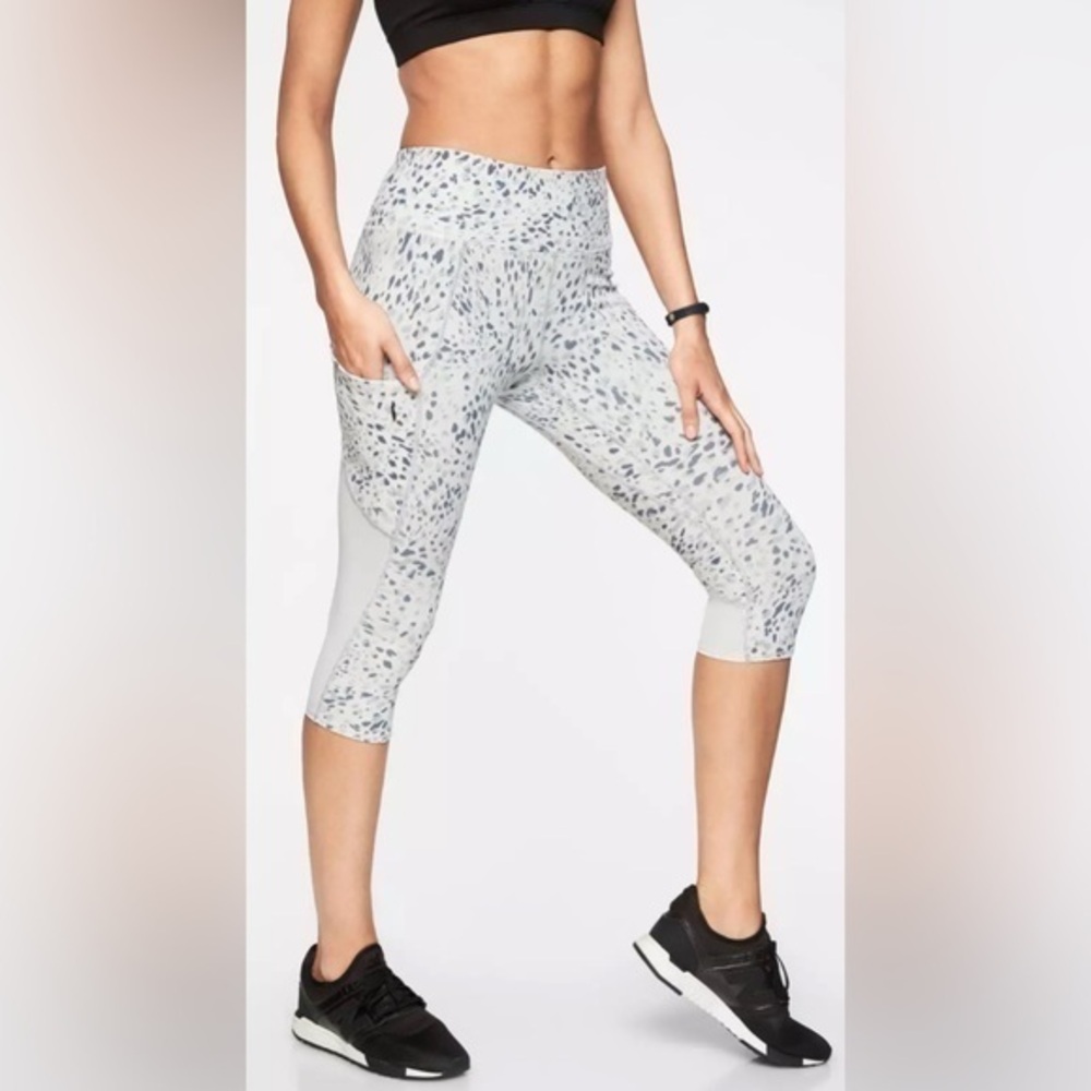 UEC Athleta Grey Spotty Up For Anything Crop Pant Yoga Fitness Women’s Size M